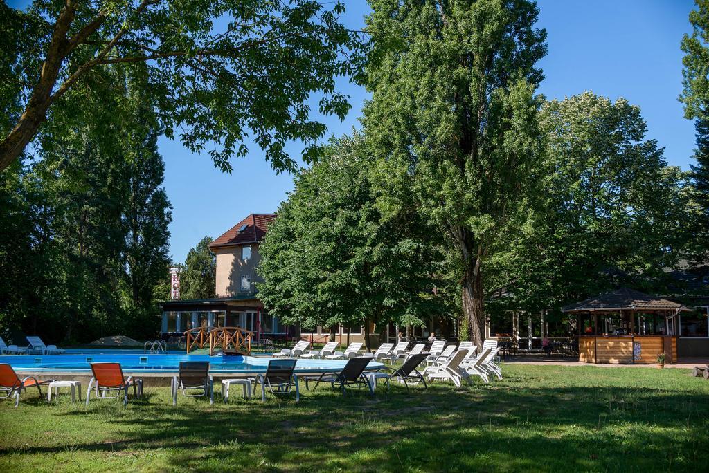 Wellness Hotel Szindbad Balatonszárszó المظهر الخارجي الصورة